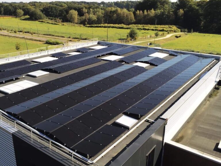 Toiture solariséee-entreprise